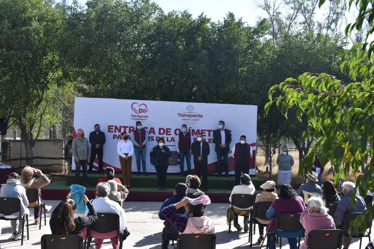 Entregan oxímetros para clubes de adultos mayores en Tlalnepantla