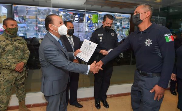 *ENTREGAN CONSTANCIA DE GRADO A POLICÍAS EN ATIZAPÁN DE ZARAGOZA