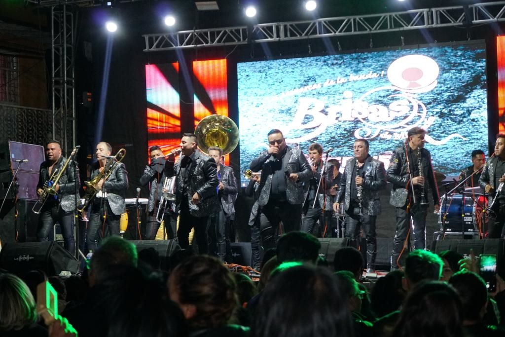 <strong>CELEBRA HUIXQUILUCAN EL DÍA DEL AMOR Y LA AMISTAD CON MERENGLASS Y LA BANDA BRISAS DE MICHOACÁN</strong>