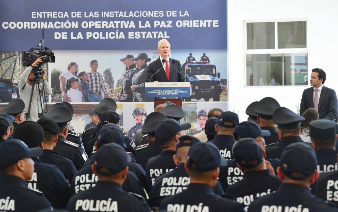 ENTREGA ALFREDO DEL MAZO LA COORDINACIÓN OPERATIVA LA PAZ ORIENTE DE LA POLICÍA ESTATAL