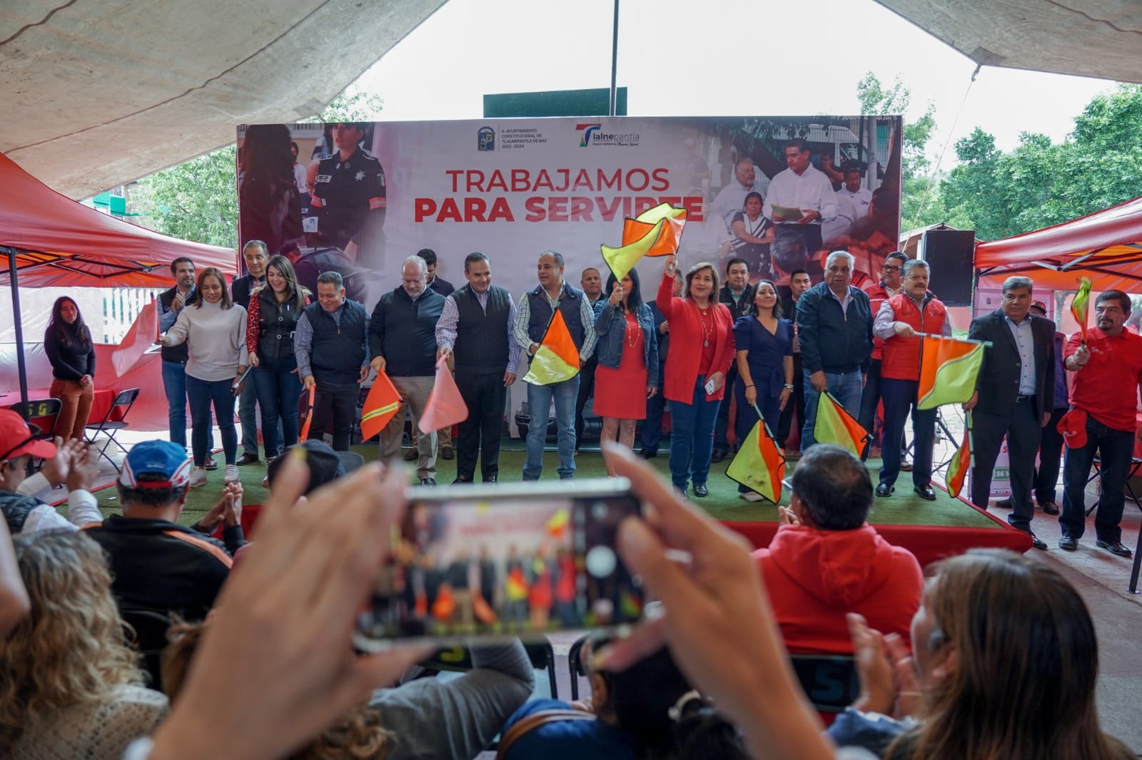 *CARAVANAS ITINERANTE DEL PROGRAMA «ESTAMOS PARA SERVIRTE» ATIENDEN LAS DIFERENTES NECESIDADES EN MATERIA SOCIAL Y ADMINISTRATIVA DE LOS TLALNEPANTLENSES*