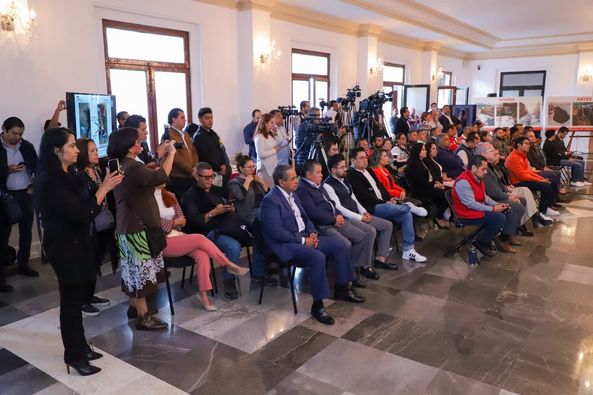 EL GOBIERNO DE TLALNEPANTLA TRABAJA DE MANERA INTEGRAL Y CON PERSONAL ESPECIALIZADO PARA REPARAR EL SOCAVÓN EN EL PUENTE HERMILO MENA