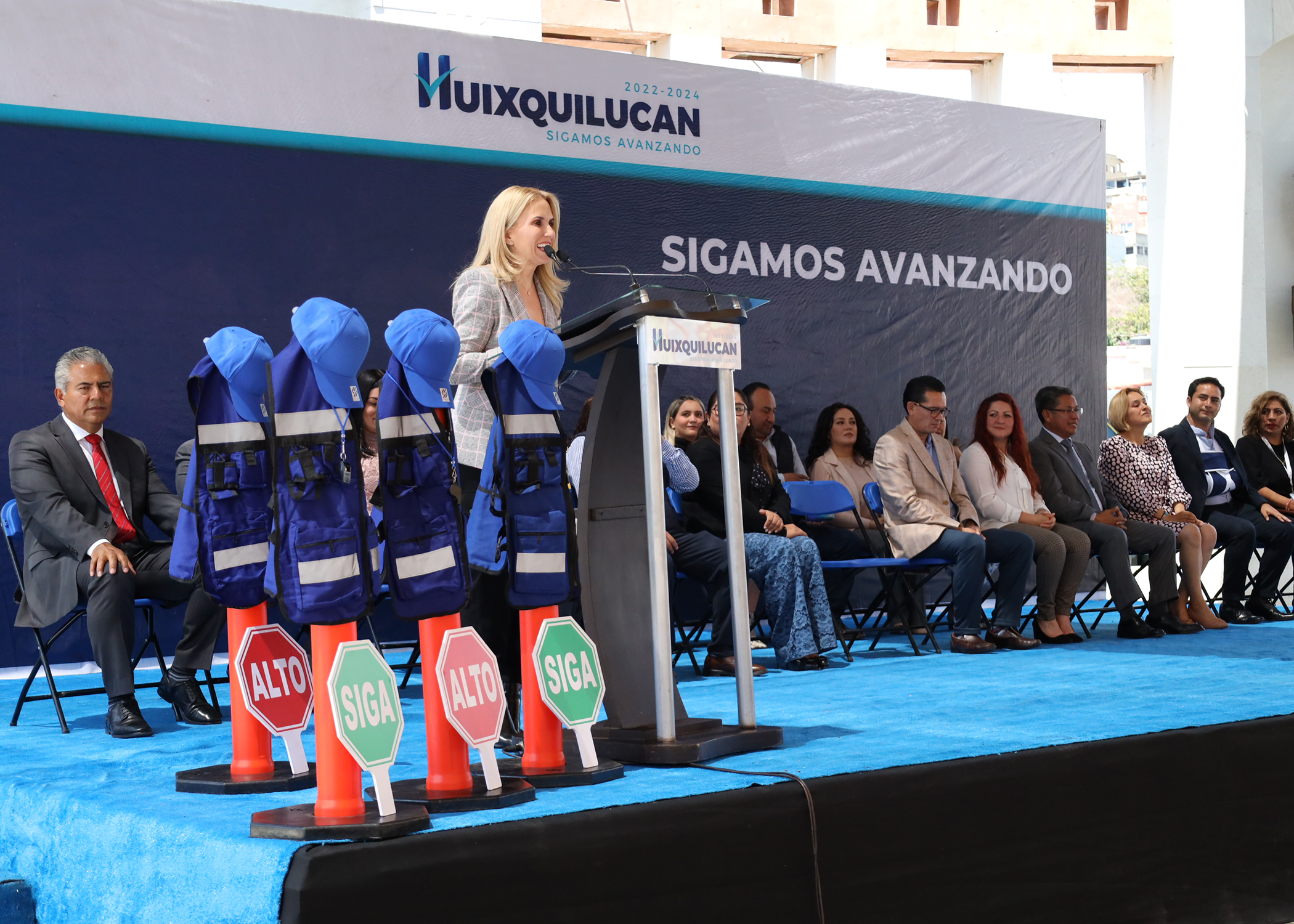 ENTREGA HUIXQUILUCAN EQUIPO A ESCUELAS PARA MEJORAR LA SEGURIDAD VIAL AL EXTERIOR DE LOS PLANTELES