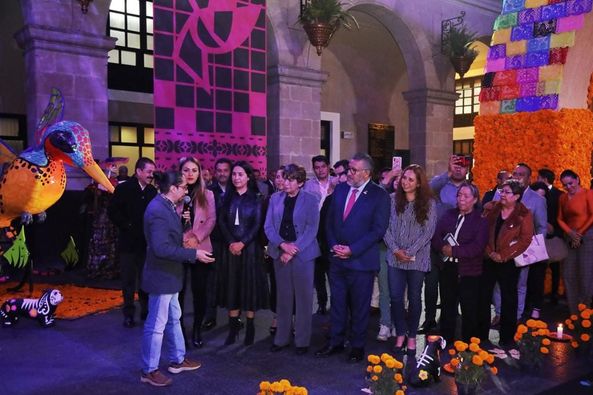 La Gobernadora Delfina Gómez invita a las familias mexiquenses a visitar la Ofrenda Monumental de Día de Muertos en Palacio de Gobierno