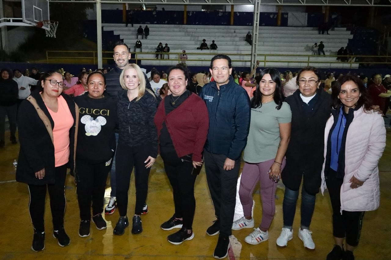 MÁS DE 200 MUJERES DE HUIXQUILUCAN SE EJERCITARON Y BAILARON EN CLASE MASIVA DE ZUMBA