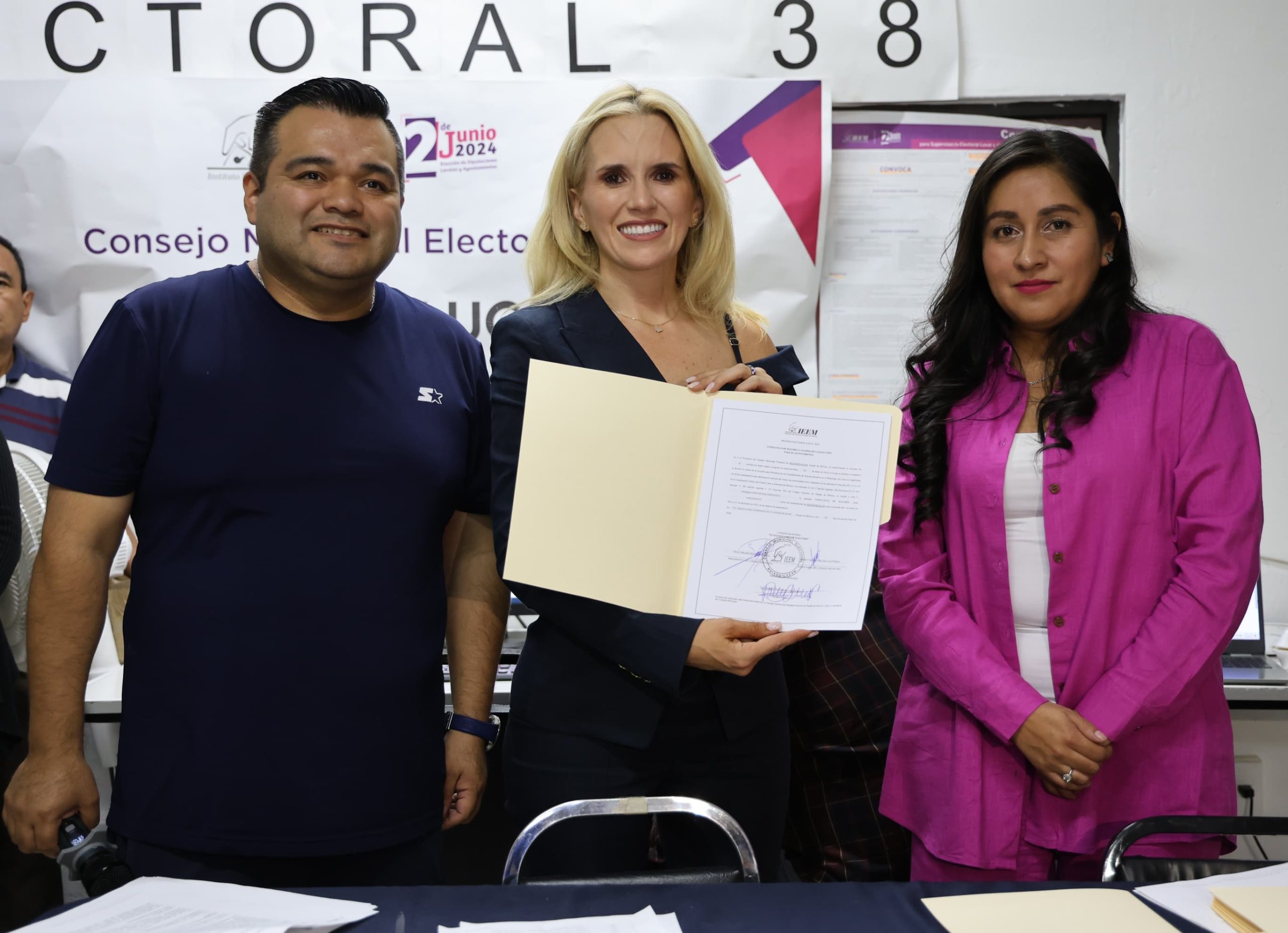 RECIBE ROMINA CONTRERAS CONSTANCIA DE MAYORÍA COMO PRESIDENTA MUNICIPAL ELECTA DE HUIXQUILUCAN