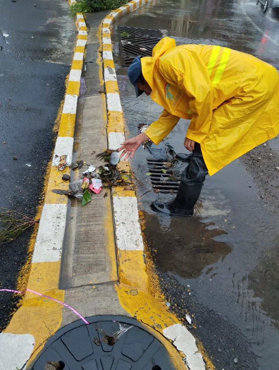 TONY RODRÍGUEZ Y OPDM MANTIENEN OPERATIVO PERMANENTE PARA MITIGAR ENCHARCAMIENTOS