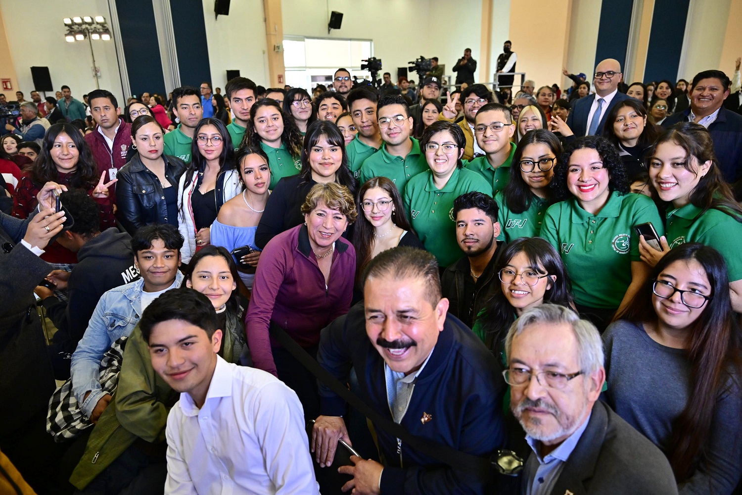 Impulsa Gobernadora Delfina Gómez Álvarez talento mexiquense; 400 estudiantes viajarán al extranjero con becas de 350 mil pesos