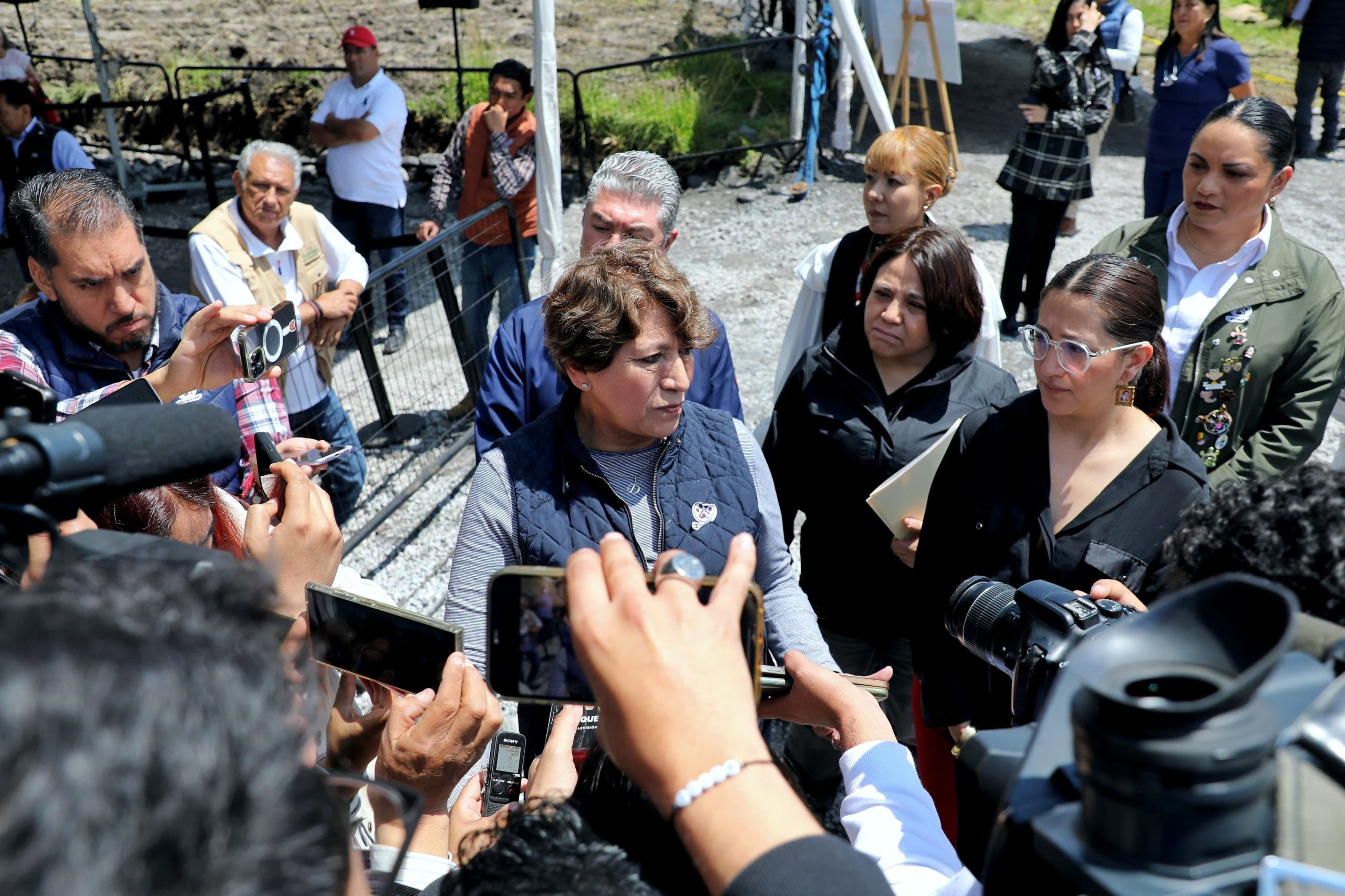 Llama Gobernadora Delfina Gómez Álvarez a priorizar la vida y acudir a los albergues instalados en Naucalpan y Jilotzingo