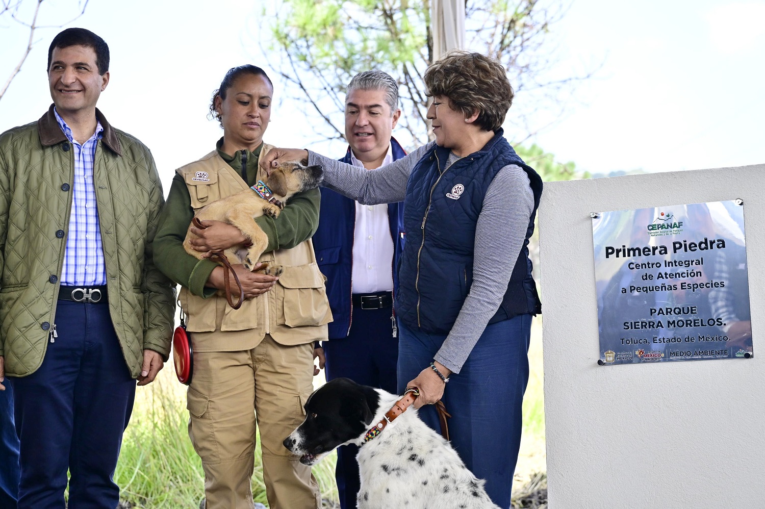 Gobernadora Delfina Gómez Álvarez coloca la primera piedra del Centro Integral de Atención a Pequeñas Especies en Toluca