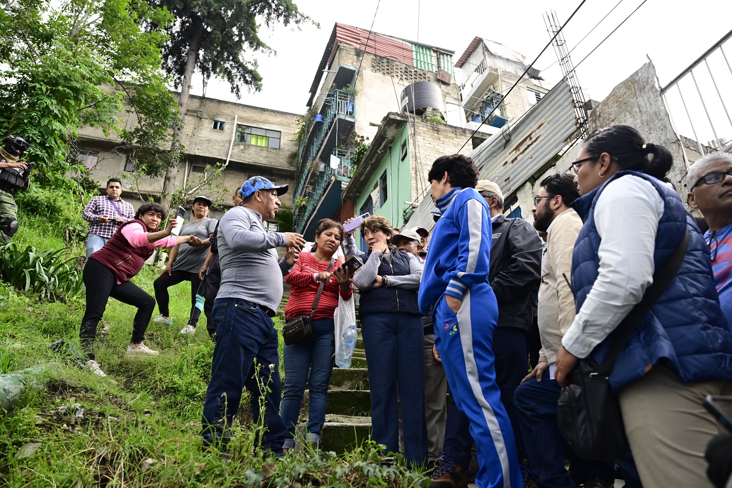 Se reúne Gobernadora Delfina Gómez Álvarez con familias afectadas por las lluvias y supervisa la Presa Cuartos en Naucalpan