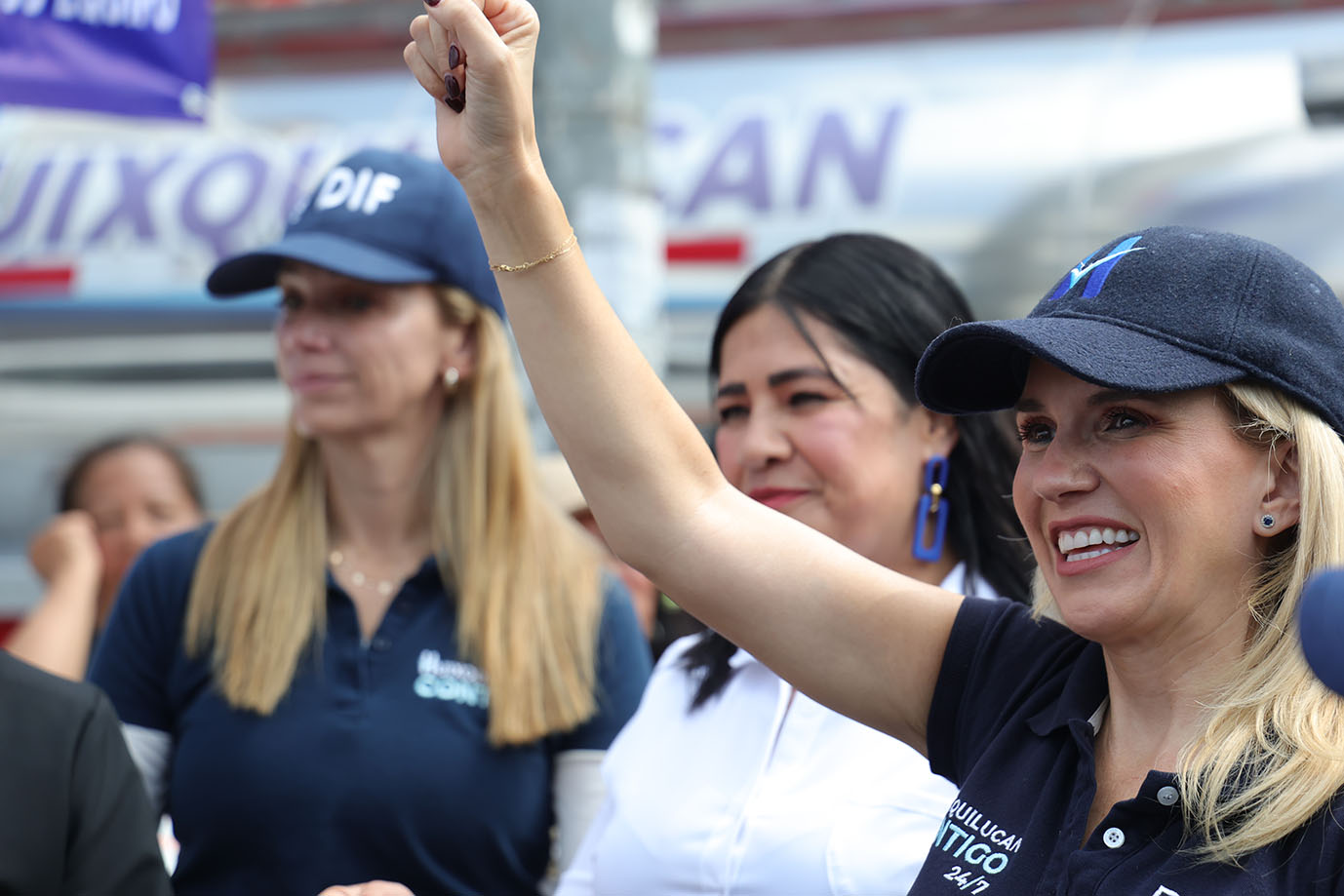 ENTREGA HUIXQUILUCAN VEHÍCULOS Y EQUIPAMIENTO PARA EL CUERPO DE BOMBEROS Y LA UNIDAD DE RESCATE