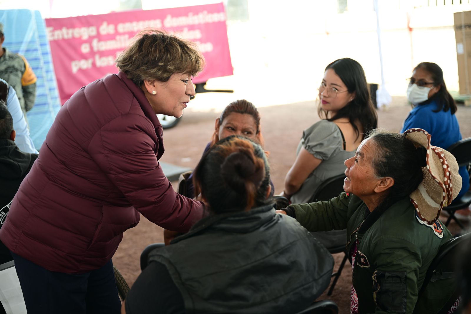 Reciben mil 800 familias de Chalco enseres domésticos; despliega Gobernadora Delfina Gómez brigadas para la entrega de apoyos