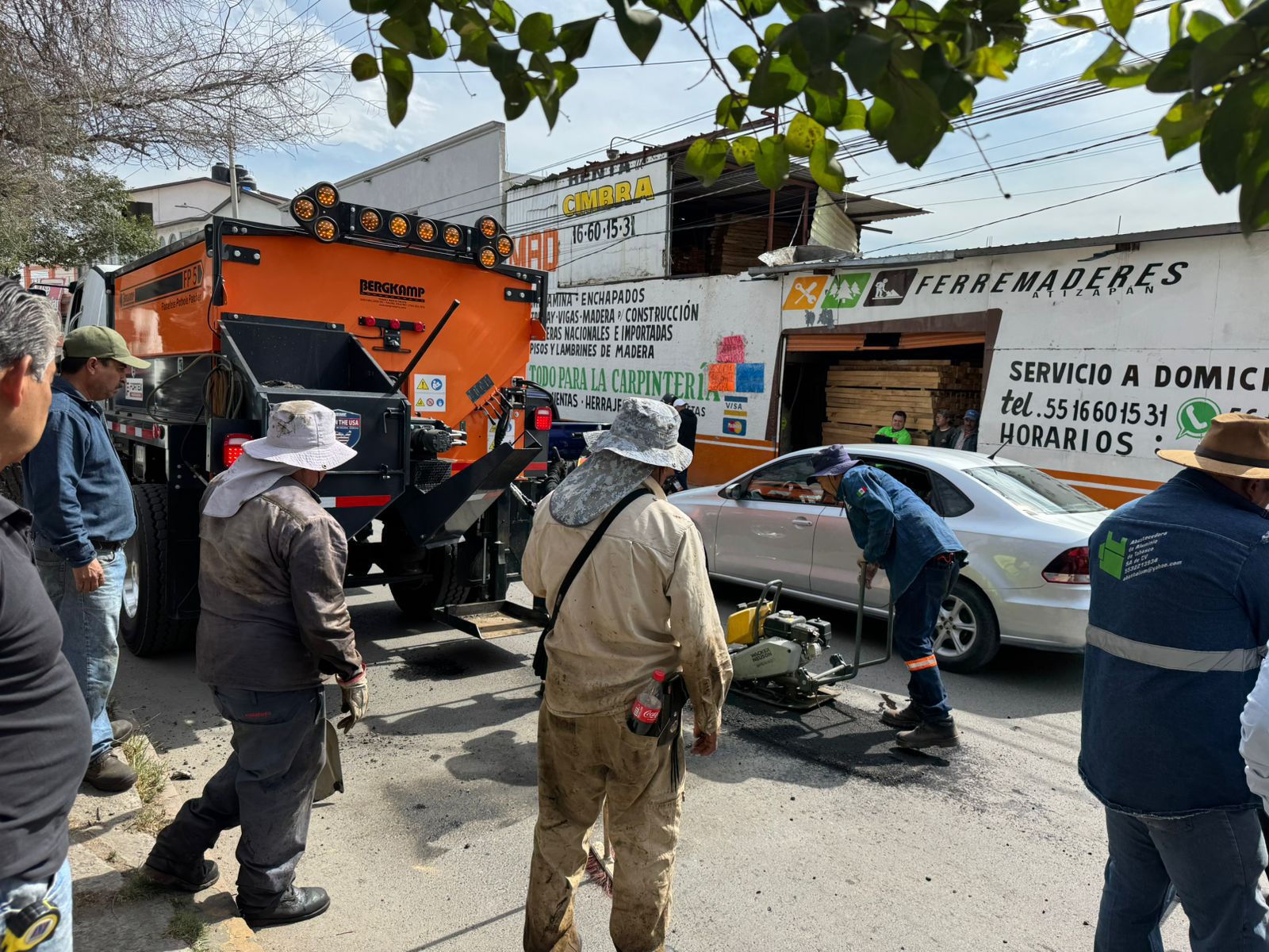 GOBIERNO DE YOSELIN MENDOZA REALIZA INTENSAS FAENAS DE BACHEO PARA MEJORAR LAS VIALIDADES