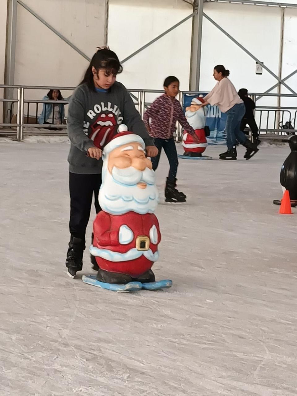 MÁS DE 61 MIL PERSONAS DISFRUTARON Y SE DIVIRTIERON EN LAS PISTAS DE HIELO DE HUIXQUILUCAN