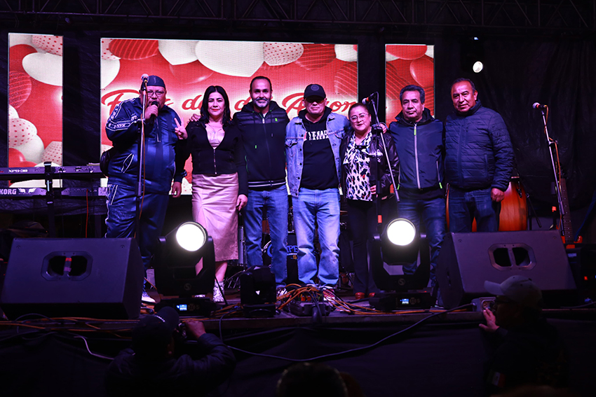 HUIXQUILUCAN FESTEJA DÍA DE SAN VALENTÍN CON CONCIERTO Y BAILE MASIVO