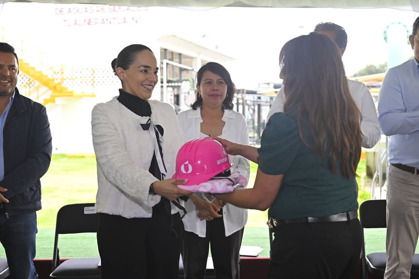 CASCOS ROSAS TOMAN PROTESTA EN TLALNEPANTLA: UN PASO ADELANTE POR EL AGUA Y LA EQUIDAD DE GÉNERO