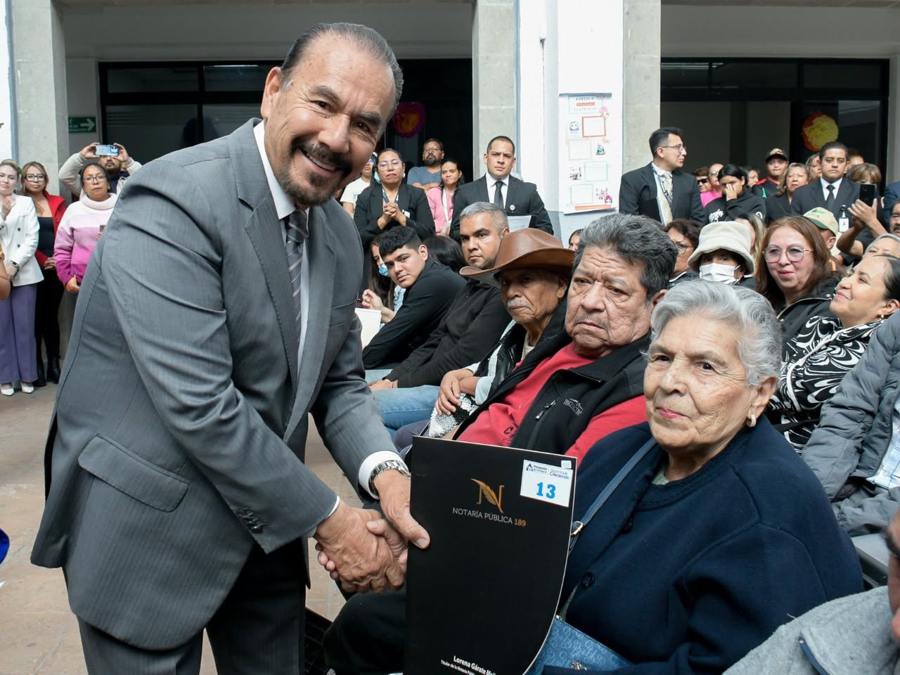PEDRO RODRÍGUEZ ENTREGA TESTAMENTOS; EN 4 AÑOS HAN SIDO BENEFICIADOS MÁS DE 11 Mil