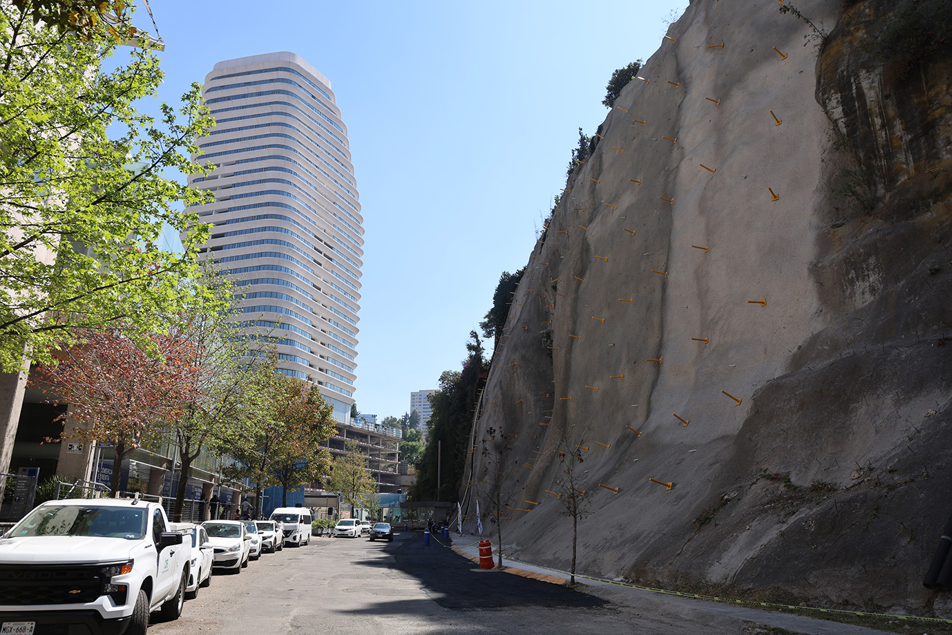 CONCLUYE HUIXQUILUCAN ESTABILIZACIÓN DE TALUD PARA OFRECER MAYOR SEGURIDAD A VECINOS DE MAGNOCENTRO