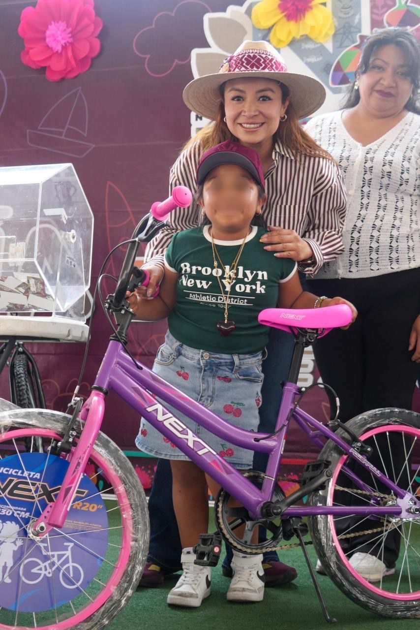 LA ALCALDESA YOSELIN MENDOZA LLEVA FESTIVALES INFANTILES A COMUNIDADES