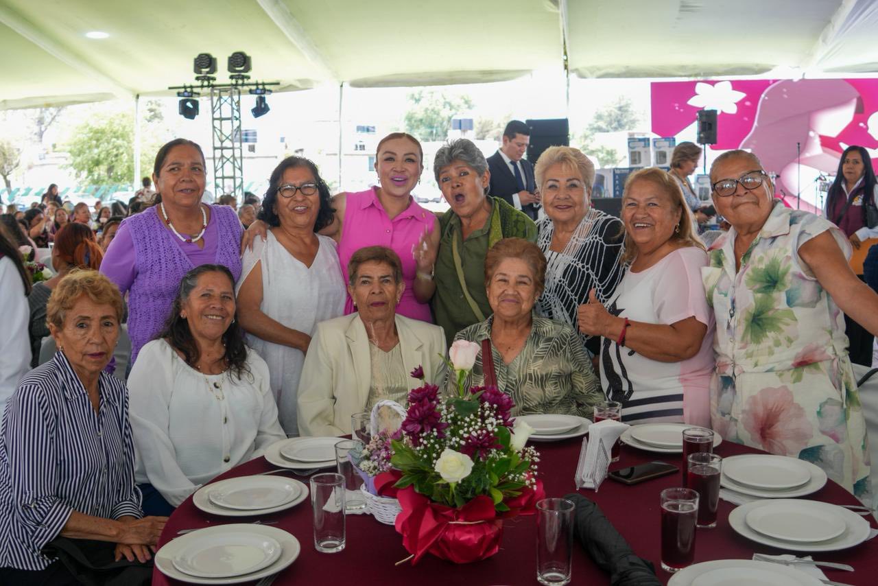 NICOLÁS ROMERO FESTEJÓ EN GRANDE A MAMÁS DEL MUNICIPIO