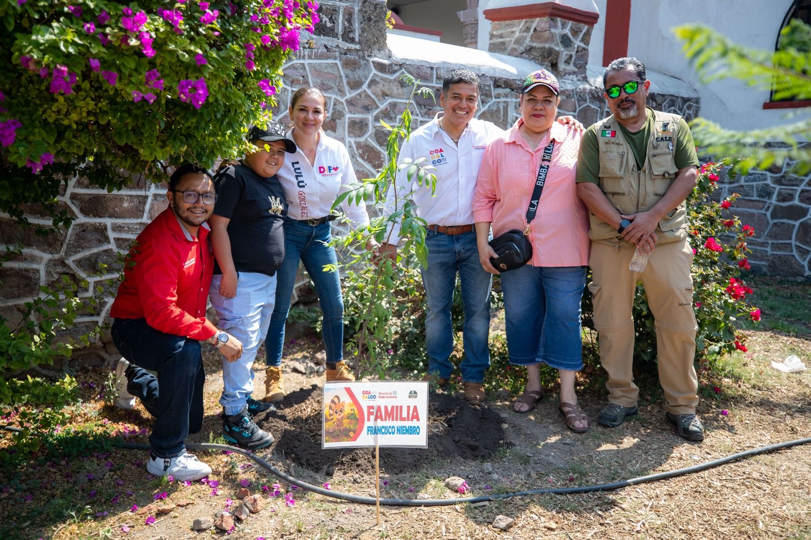 FAMILIAS DE COACALCO SE SUMAN PARA EMBELLECER LA CABECERA MUNICIPAL