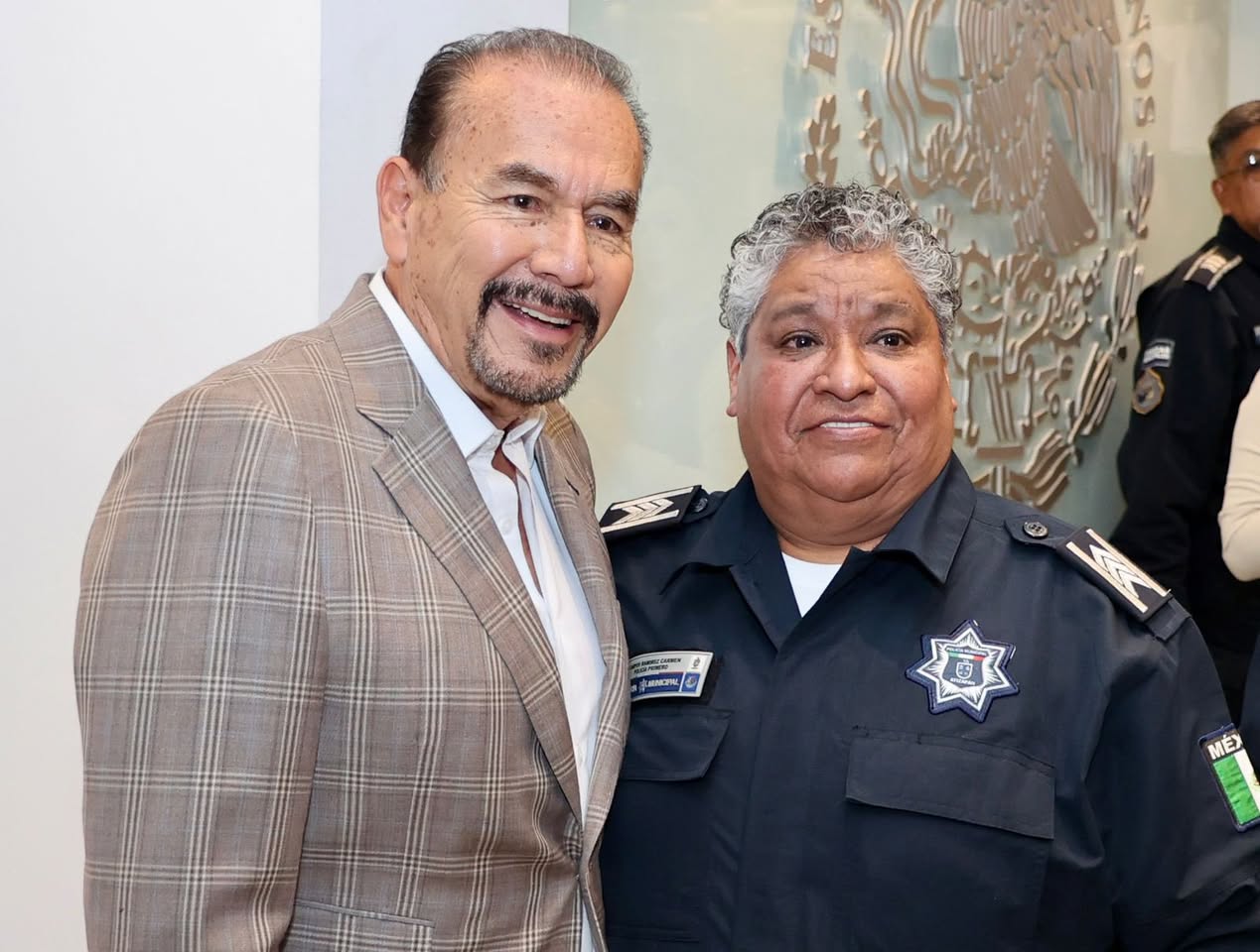 ATIZAPÁN DESPIDE CON HONORES A POLICÍAS QUE SE RETIRAN TRAS AÑOS DE SERVICIO