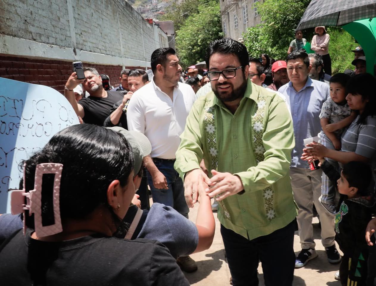 ALCALDE ISAAC MONTOYA REAFIRMA COMPROMISO CON LA EDUCACIÓN Y ATIENDE PETICIÓN IGNORADA POR UNA DÉCADA EN ESCUELA
