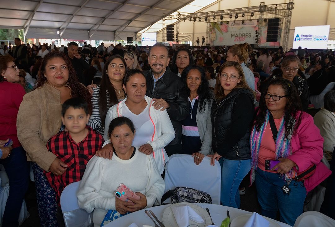 CELEBRA ATIZAPÁN A MÁS DE DOS MIL MAMÁS DEL MUNICIPIO