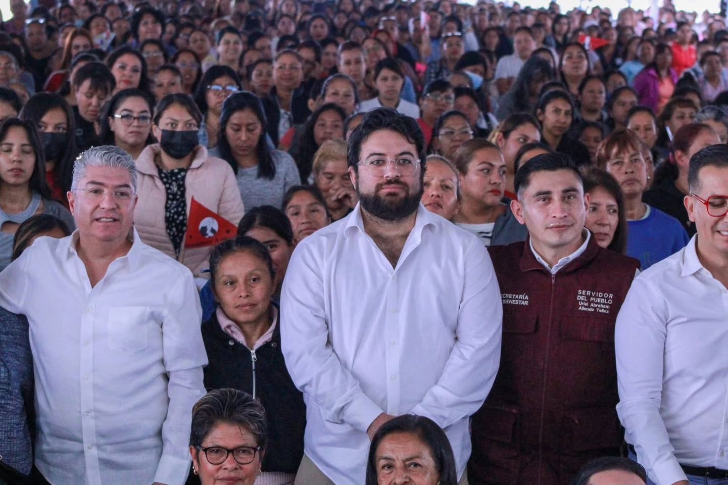 ENCABEZA ALCALDE ISAAC MONTOYA ENTREGA DE 5 MIL TARJETAS DEL PROGRAMA ESTATAL «MUJERES CON BIENESTAR»