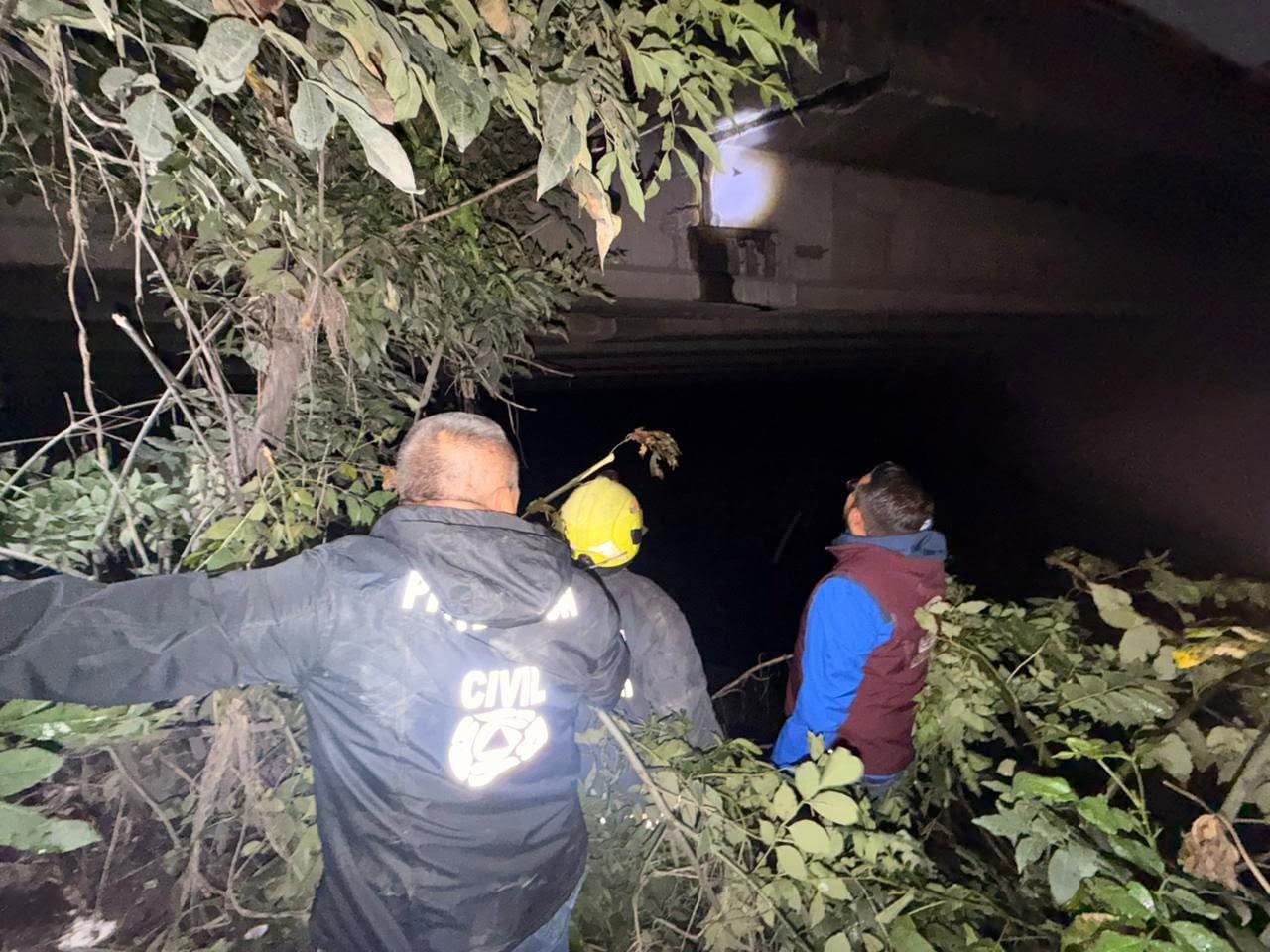 Protección Civil de Cuautitlán Izcalli realiza revisión estructural de puente vehicular