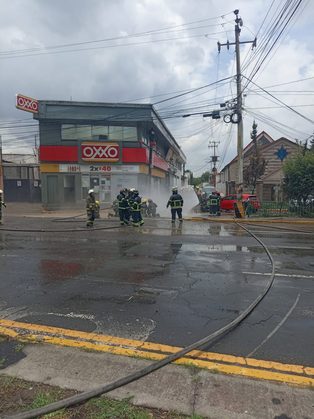 GOBIERNO DE TLALNEPANTLA CONTROLA CON ÉXITO DOS FUGAS DE GAS NATURAL EN EL MUNICIPIO