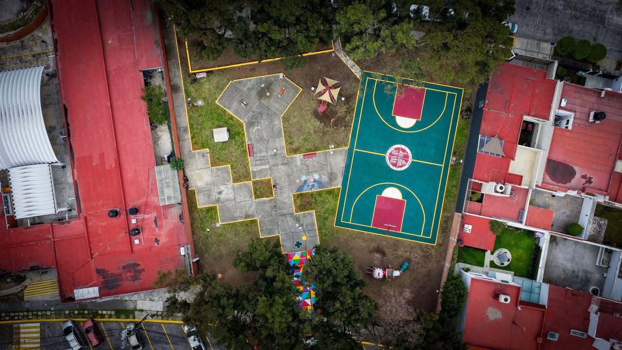 SIGUE LA RENOVACIÓN DE CANCHAS DEPORTIVAS, JUEGOS INFANTILES Y LA ILUMINACIÓN DE CALLES CON LAS HUELLAS DE LA TRANSFORMACIÓN