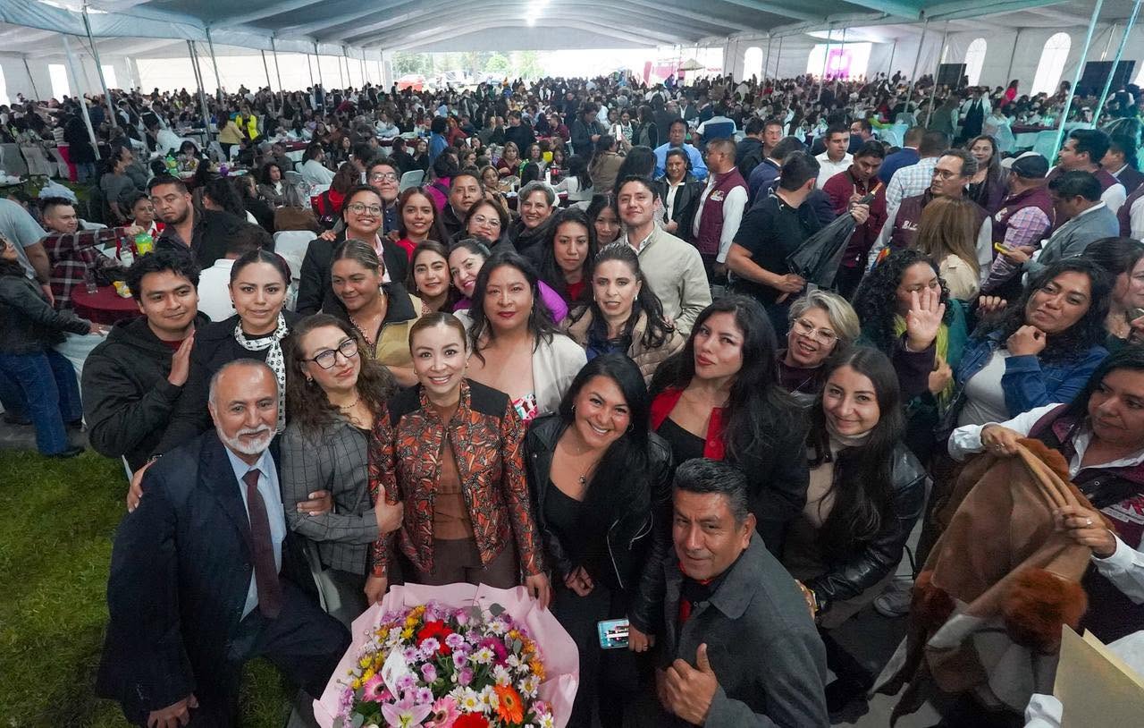GOBIERNO DE NICOLÁS ROMERO RECONOCE A MAESTROS CON EMOTIVO FESTEJO