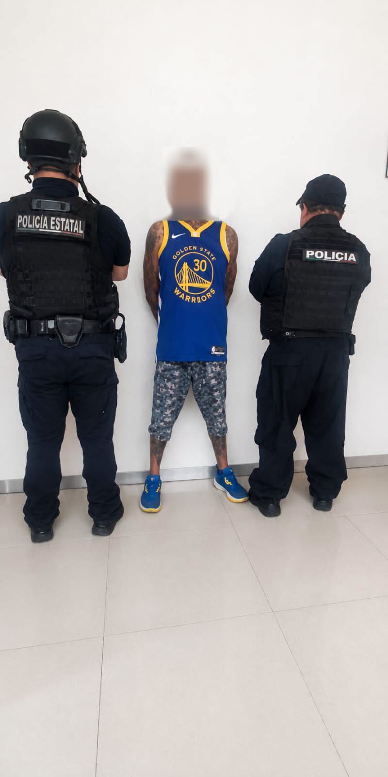 Policía de Tlalnepantla detiene a un hombre por presuntos delitos contra la salud en la colonia Lázaro Cárdenas