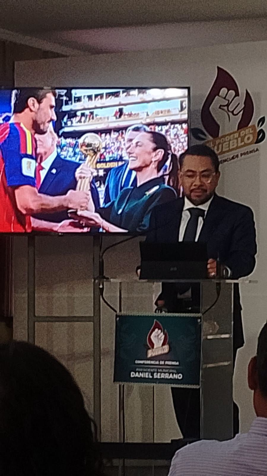 El Presidente Municipal de Cuautitlán Izcalli, Daniel Serrano Palacios informó que más de 20 mil personas asistieron a disfrutar de la transmisiónes de los partidos del Mundial en la pantalla gigante instalada por el Gobierno Municipal.