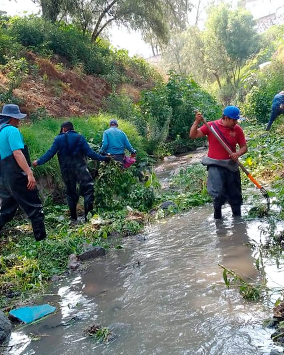 ATIZAPÁN RETIRA MÁS DE 40 TONELADAS DE AZOLVE DE PRESA EL ÁNGULO PARA PREVENIR INUNDACIONES*