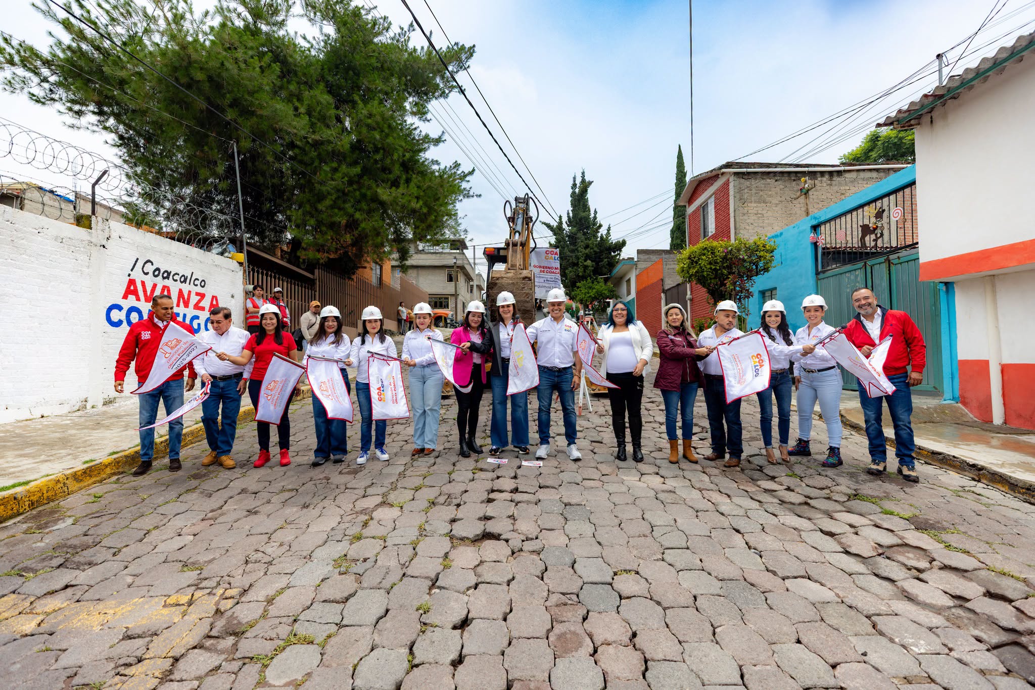 El presidente municipal de Coacalco, David Sánchez Isidoro, dio el banderazo de inicio a la obra de repavimentación
