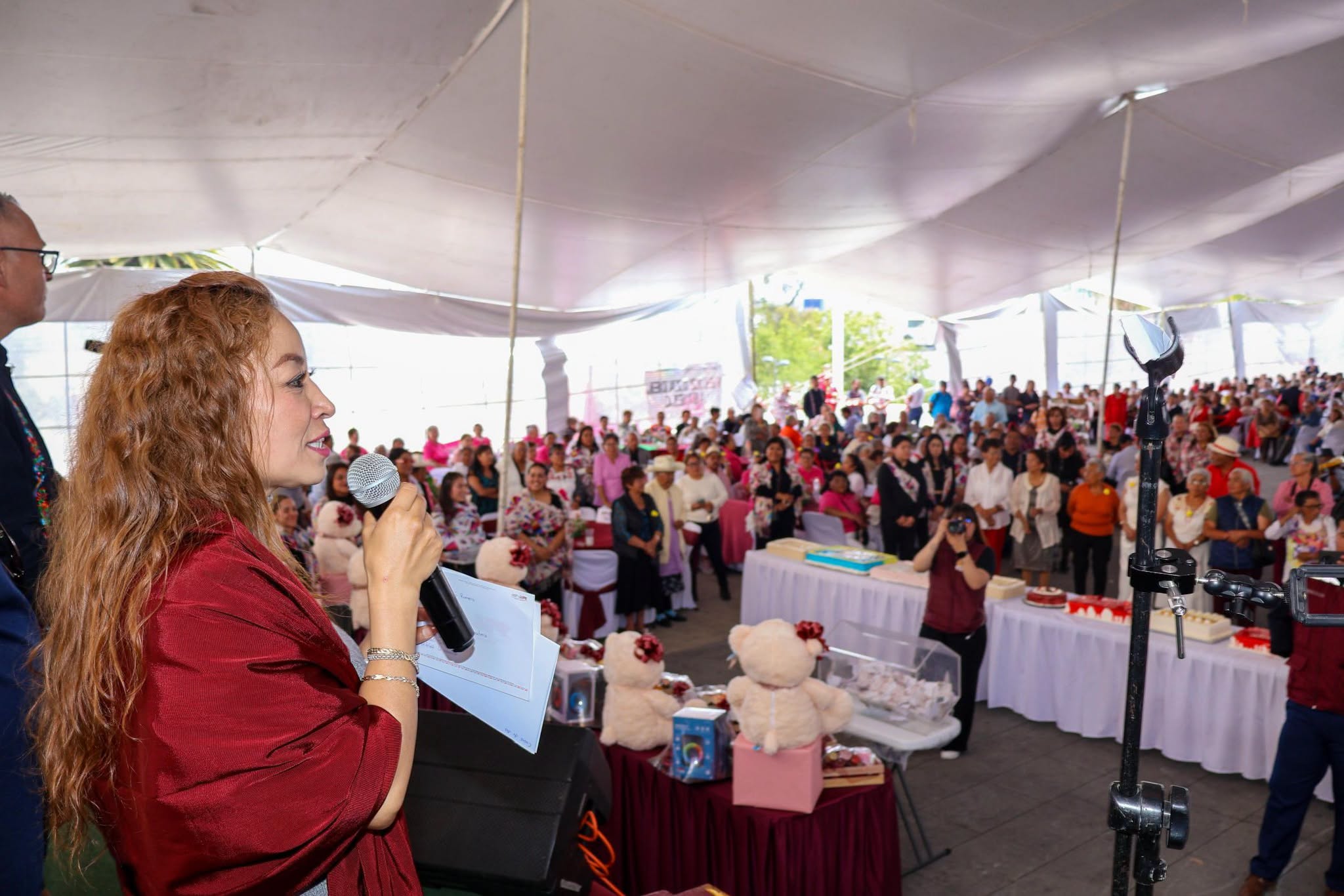 MÁS DE MIL ABUELITAS Y ABUELITOS DISFRUTARON DE MAGNO FESTEJO OFRECIDO POR EL GOBIERNO MUNICIPAL