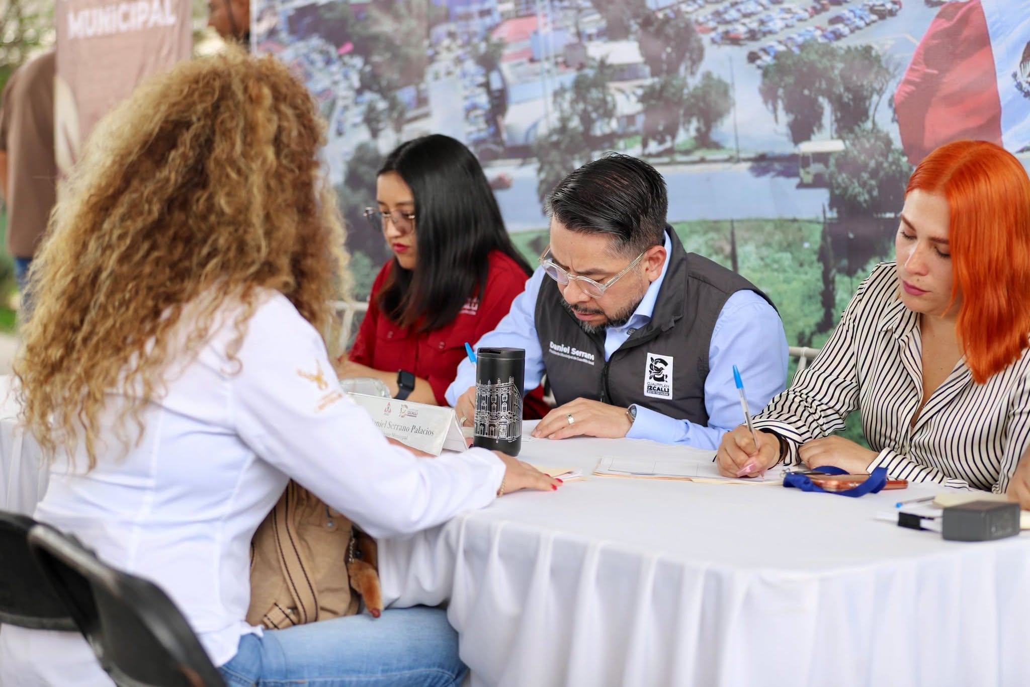 Daniel Serrano pone al Ayuntamiento en territorio; San Lorenzo recibe “El Día del Pueblo”
