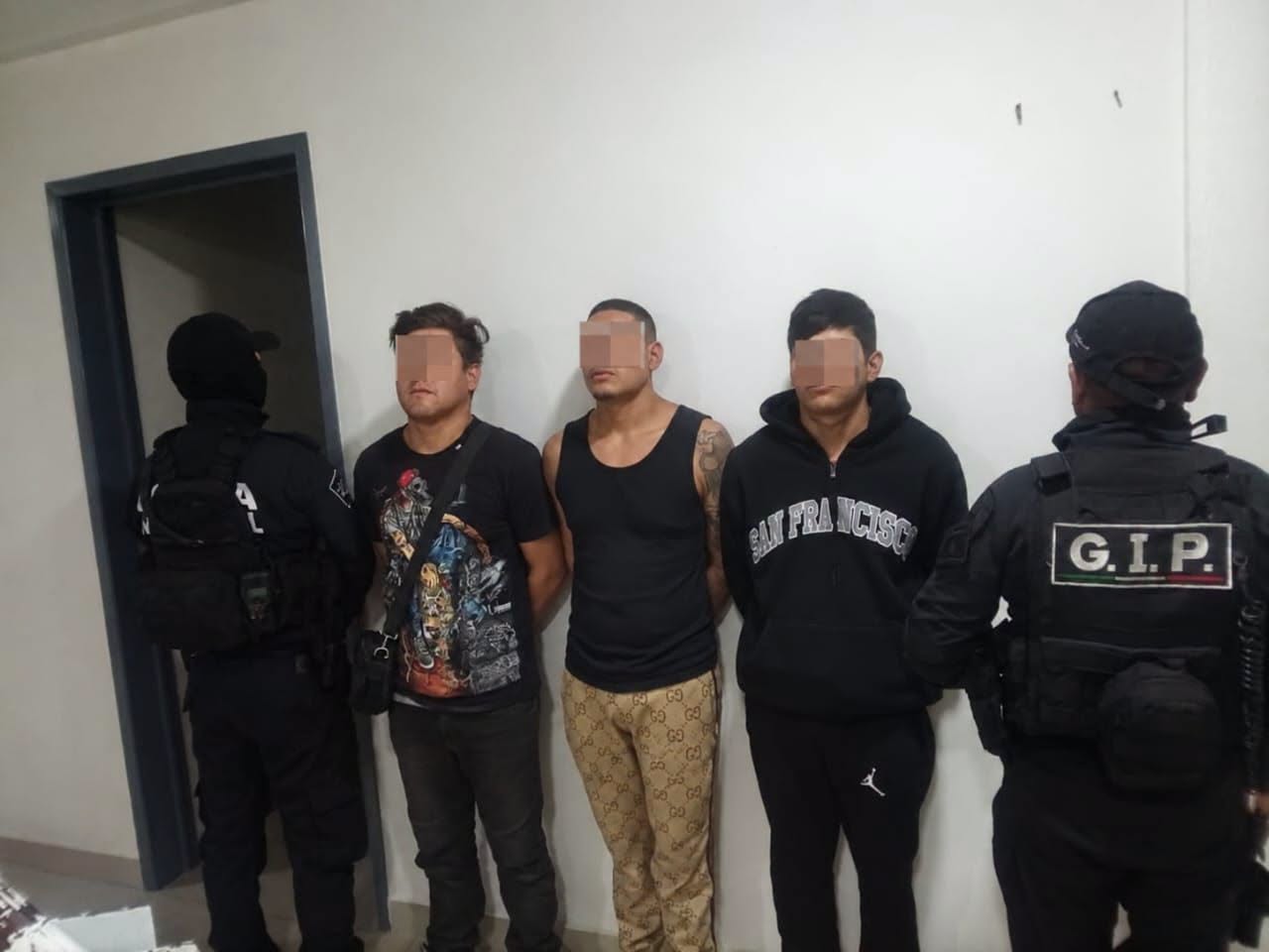POLICÍA DE TLALNEPANTLA DETIENE A TRES MASCULINOS CON DIVERSAS DOSIS DE DROGA EN SANTA MARÍA TLAYACAMPA*