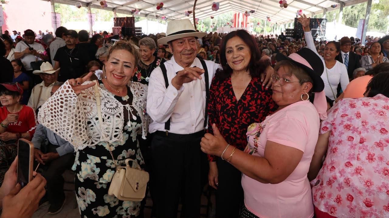 ADULTOS MAYORES VIVEN GRAN FIESTA EN TECÁMAC; ALCALDESA ROSI WONG ROMERO RINDE HOMENAJE A SU LEGADO