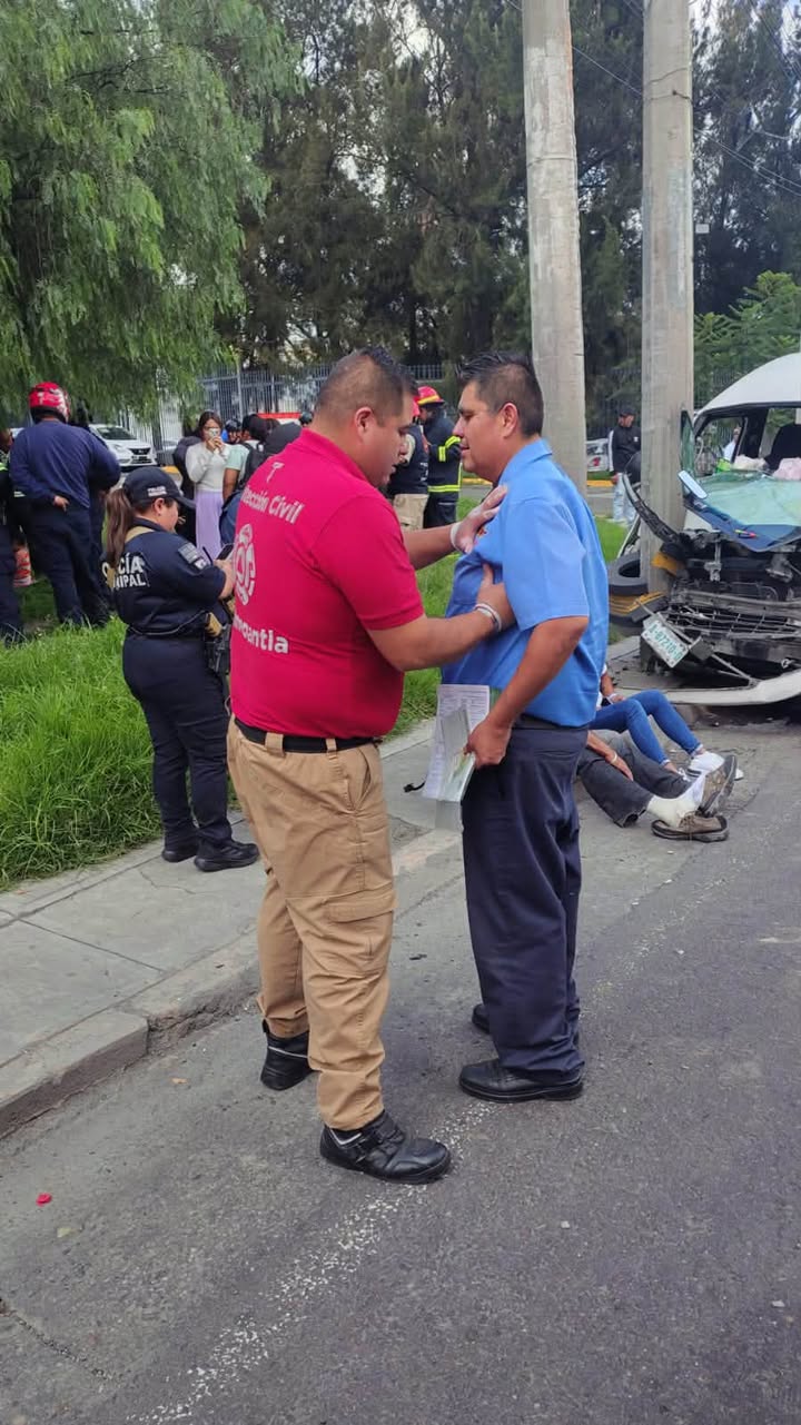CUERPOS DE EMERGENCIA Y SEGURIDAD DE TLALNEPANTLA ATIENDEN A PERSONAS LESIONADAS TRAS CHOQUE DE UNIDAD DE TRANSPORTE PÚBLICO EN LA AUTOPISTA MÉXICO-PACHUCA