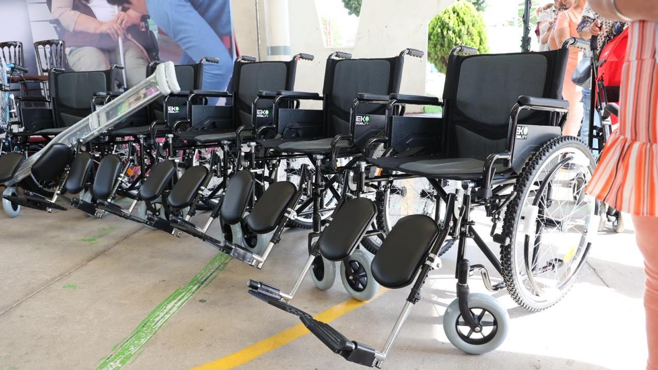 TECÁMAC  ENTREGA  APARATOS  FUNCIONALES  A HABITANTES QUE LO NECESITAN